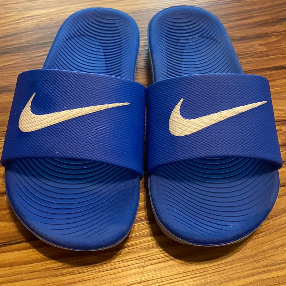 Boys blue Nike slide ons. Size 3Y
